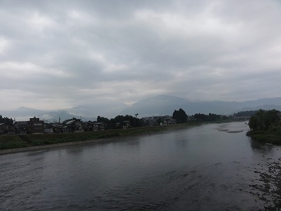 今朝は川霧が上がりました_a0084753_83621.jpg