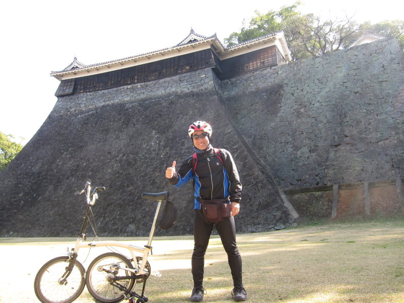 思わぬ人とのふれあいが旅の醍醐味！熊本城で楽しい時間：熊本－大義を胸にブロンプトンと四国・九州の旅⑩_e0138081_943691.jpg