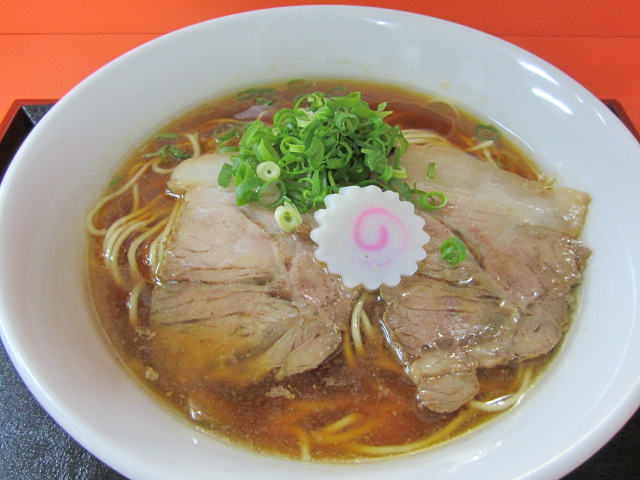 萬福軒《鶏のしょうゆラーメン》_a0197729_1153780.jpg