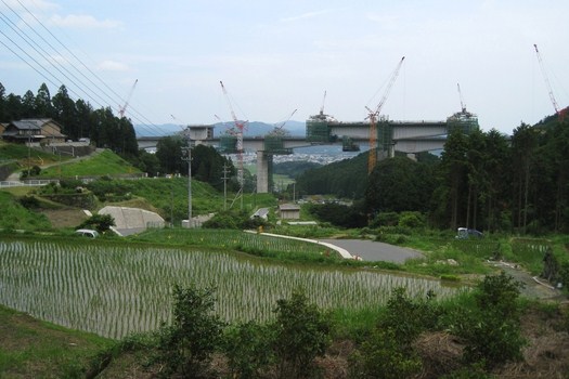 新東名 新城の工事進行中_c0134734_1555567.jpg