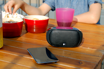 【PR】行楽シーズンに最適「Logicool Mini Boombox TS500BK」_c0060143_21475194.png