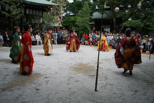 白峯神宮の蹴鞠_c0196076_2352671.jpg