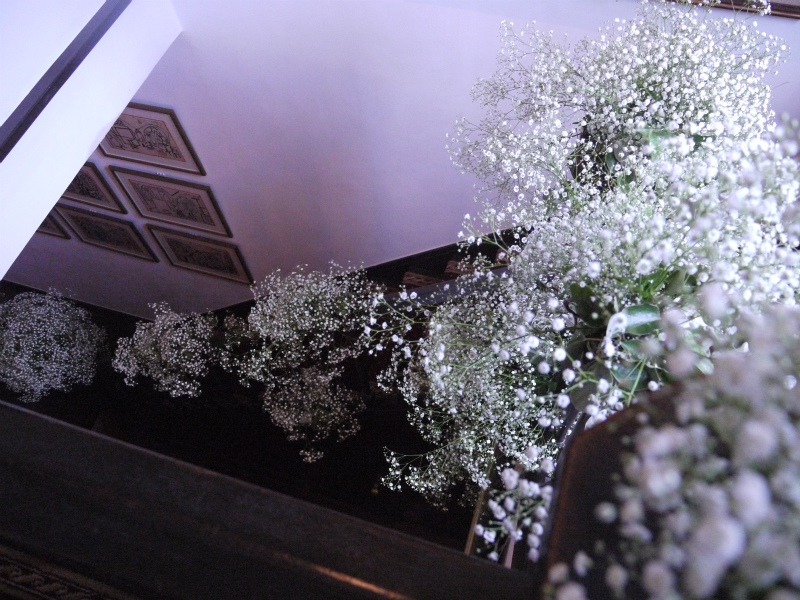 シェ松尾松涛レストラン様の装花 カスミソウの階段２_a0042928_2214547.jpg