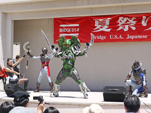アメリカ生まれのジャパニーズ ヒーロー Fujiyama Ichiban のヒーローショー デビューを目撃 カリフォルニアの広い空 と日本の空は繋がっている