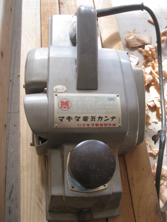「鉋(カンナ)掛け」で☆_a0125419_1943857.jpg