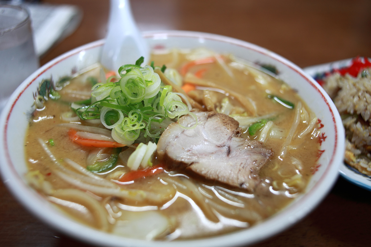 礼文島　船泊　双葉食堂で晩御飯 ＾＾）_e0006135_20435644.jpg