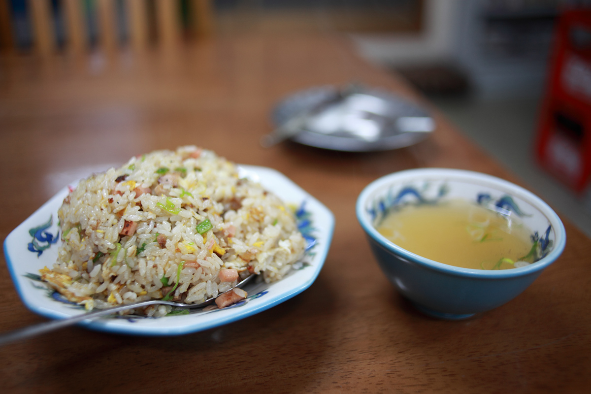 礼文島　船泊　双葉食堂で晩御飯 ＾＾）_e0006135_3562368.jpg