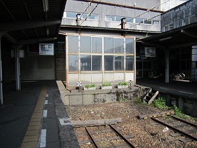 本線のスイッチバックする駅@上市駅_a0243562_9275362.jpg