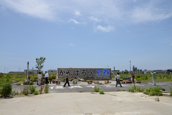復興の兆し?1:被災地に観光バス続々。テントで営業する津波被災者_e0171573_23455869.jpg