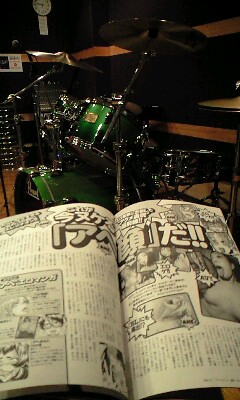 裸執事が掲載されてるプレイボーイをげっと☆アヘ顔特集っ_b0088086_21282395.jpg