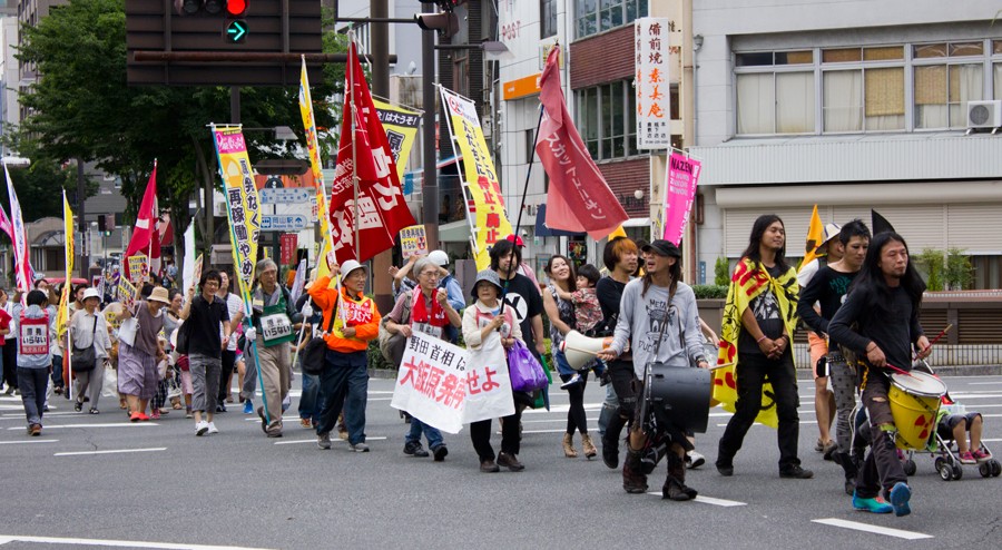 首相官邸前の抗議行動に連帯し、NAZEN岡山がデモに決起 _d0155415_11472197.jpg