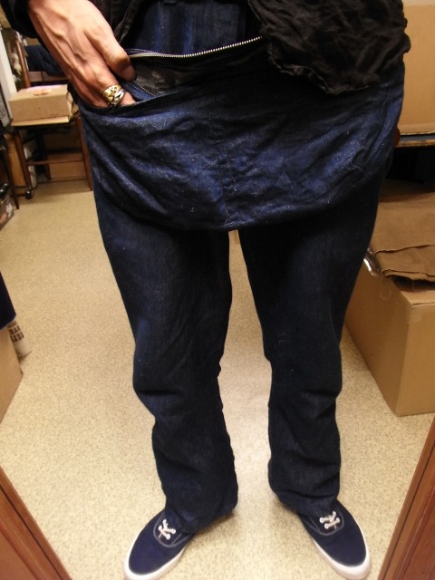 selffoto 147 エプロンでありバッグであり_e0130546_1248473.jpg