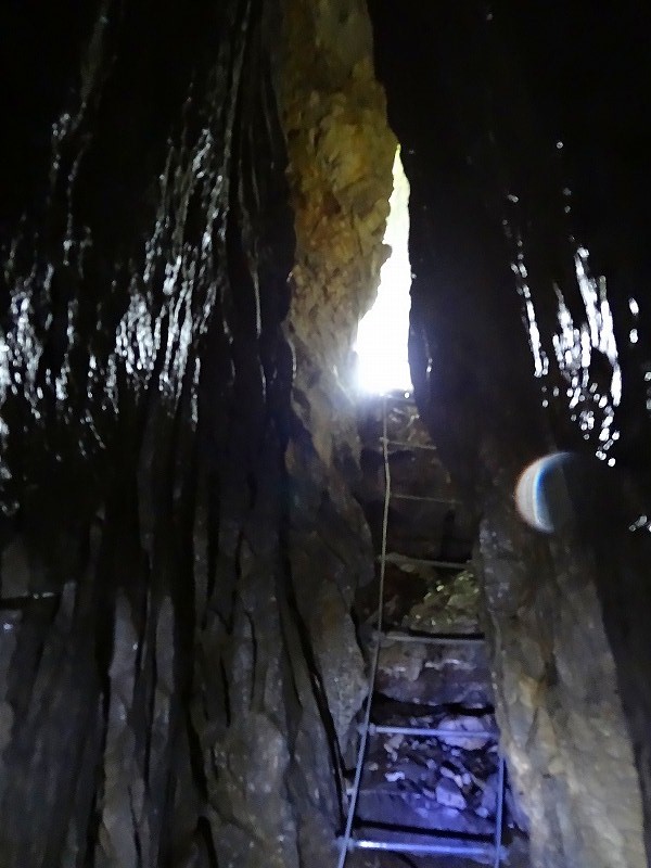 剣山　洞窟探検　　　鎖の行場　「おくさり」_b0124306_2138599.jpg