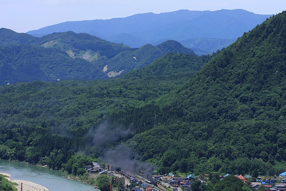 黒煙モクモク駅通過 - 2012年初夏・磐西 - _b0190710_04828.jpg