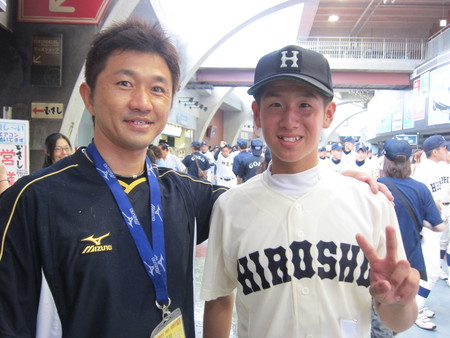 広島商業高校 試合用帽子 (身長170センチと小柄な体格ながら 広島商業高校 試合用帽子 (身長170センチと小柄な体格ながら