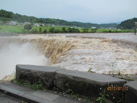 原尻の滝の氾濫_f0153755_1404788.jpg