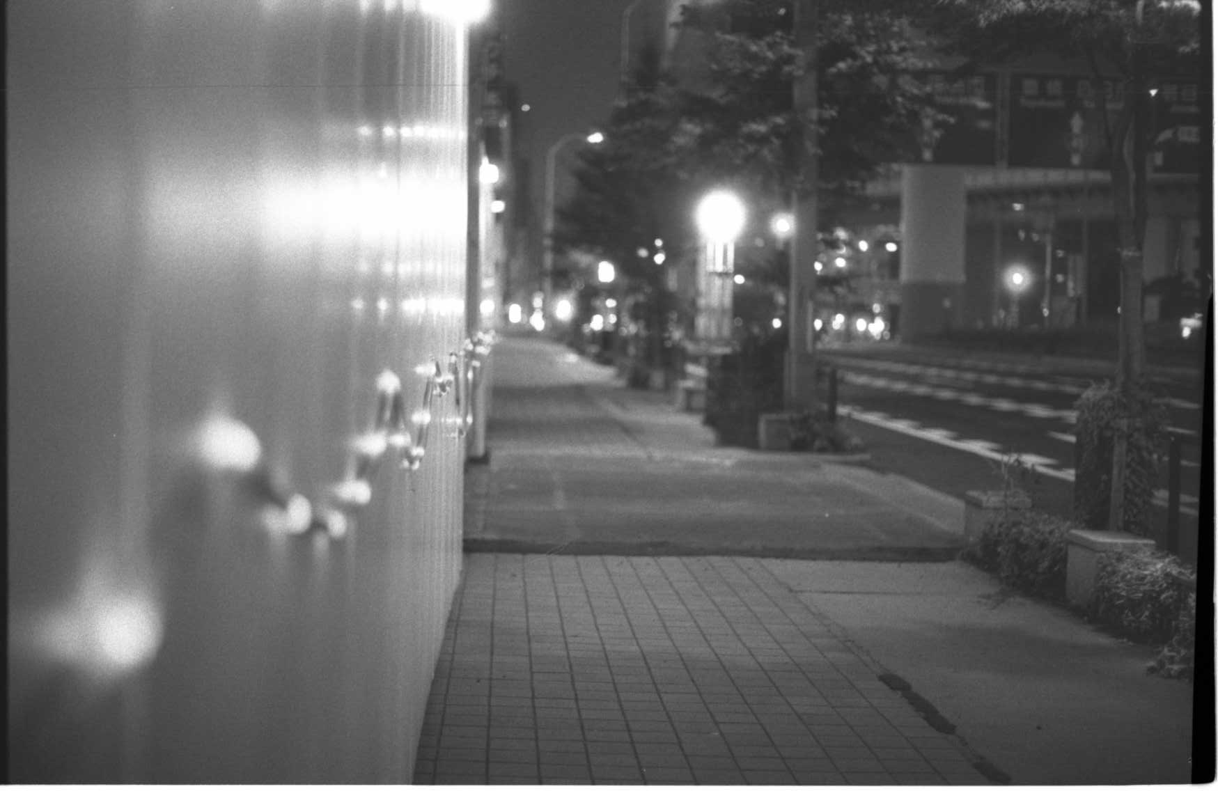 Nighthawks ; T-MAX Developer(1:39) 　静止現像(26C 2.5h)　Kentmere400　_f0160179_17435576.jpg