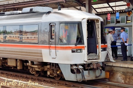 「飛騨路」～初夏高山～「高山駅で\"特急ひだ\"がドッキング」_b0155692_2033180.jpg