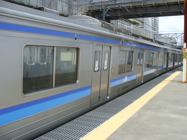 「伊勢女さん」の”正夢”!?:2本の青い線に真ん中に黄色線の電車とは?_e0171614_12405199.jpg