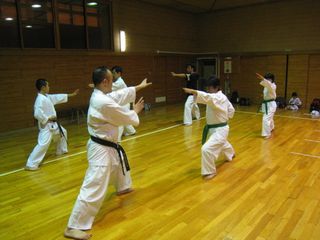 麻生道場　本日も体験　楽しんで稽古しました!_c0118332_22264057.jpg