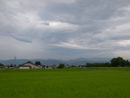 土曜日の安曇野はくもり空_a0014840_22525793.jpg