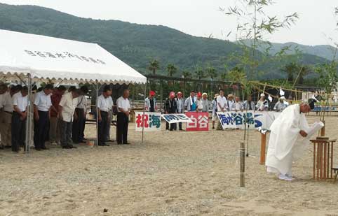 白谷海水浴場　海開き　田原凧にて祝う！　会員２０名大空を満喫！_b0120982_15103136.jpg