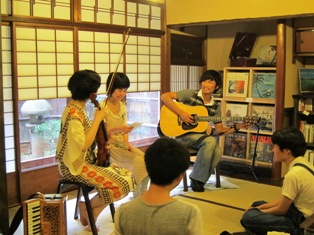 もうすぐ夏休み、宵々々山ライブ_e0230141_1313173.jpg