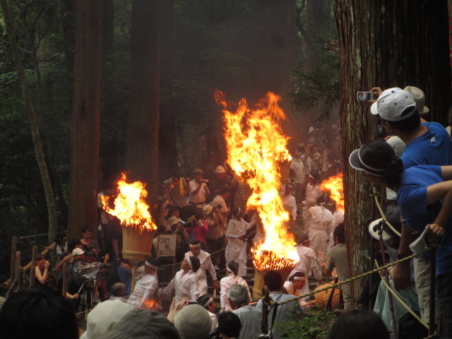 火まつりのはしご　その１　那智の火祭り_a0193698_1092559.jpg