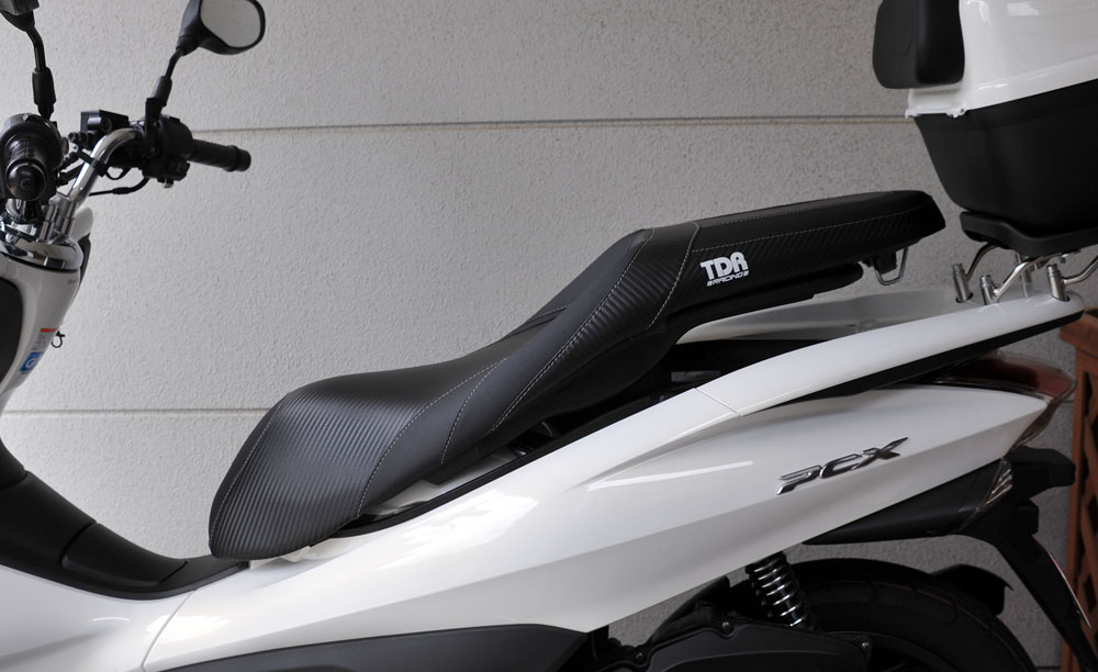 ホンダPCX カスタムシート交換作業録_a0042310_0193259.jpg