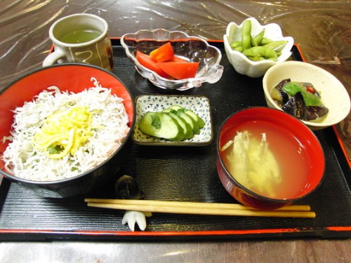 海の日 ~ 鎌倉しらす丼 & やと農園野菜の味噌煮 ~_e0222340_16103117.jpg