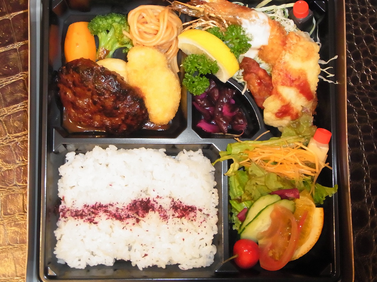 ダイエット中の差し入れ弁当_b0182075_98337.jpg