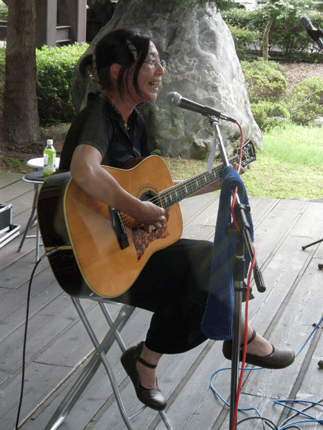b0098881_10574745.gif