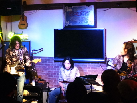 ICHIRO JAM NIGHT “Yer Blues”＠デスペラードBar　side_f0197703_21272451.jpg