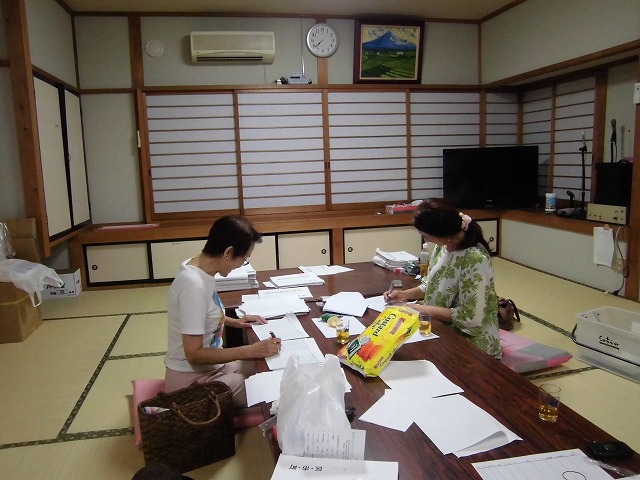 浜岡原発の再稼動を問う県民投票に向けた署名の集計作業_f0141310_7194986.jpg