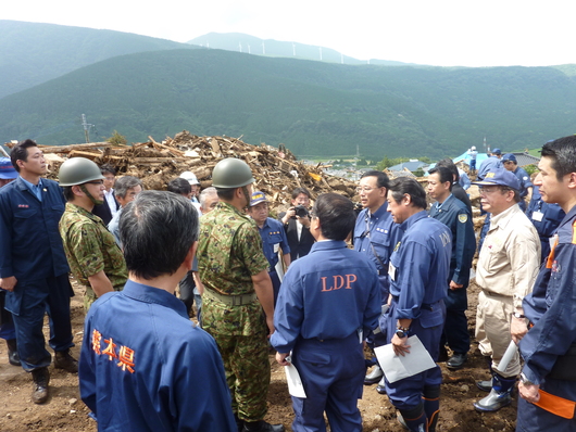 自由民主党平成24年九州地方豪雨災害対策本部現地視察_e0092715_10235123.jpg