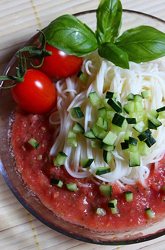 トマトのガスパチョそうめん♪_a0243143_1750105.jpg