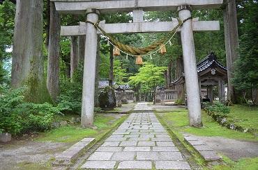 雄山神社 中宮祈願殿を旅する_a0243562_13505922.jpg