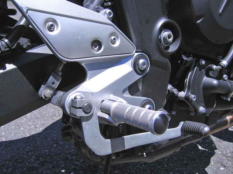 FZ-6 タイヤ交換やらプチ改造♪_c0086965_12425892.jpg