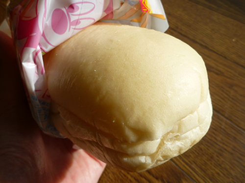 【菓子パン】白いコッペパン マンゴー＆ホイップ＠ヤマザキ_c0152767_2154526.jpg