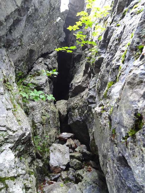 剣山　洞窟探検　　　鎖の行場　「おくさり」_b0124306_174651.jpg