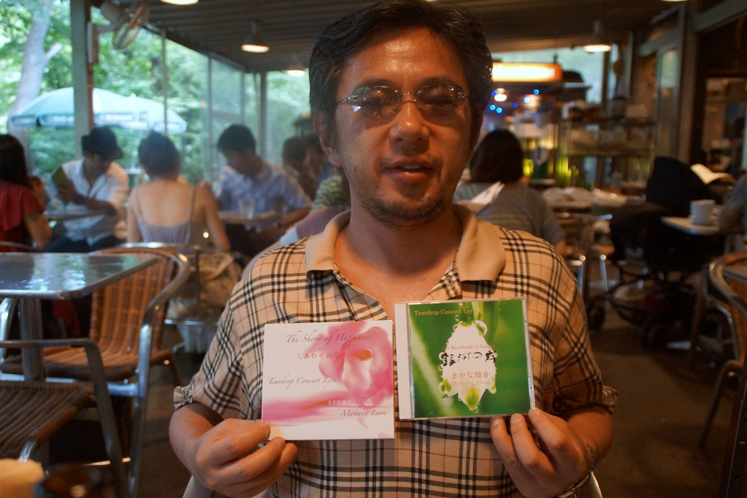 ジャズ・ヴォーカリスト吉田明廣さんから結婚祝い@ペパカフェフォレストin井の頭公園~10/14(日)ライヴ_f0006713_1536627.jpg