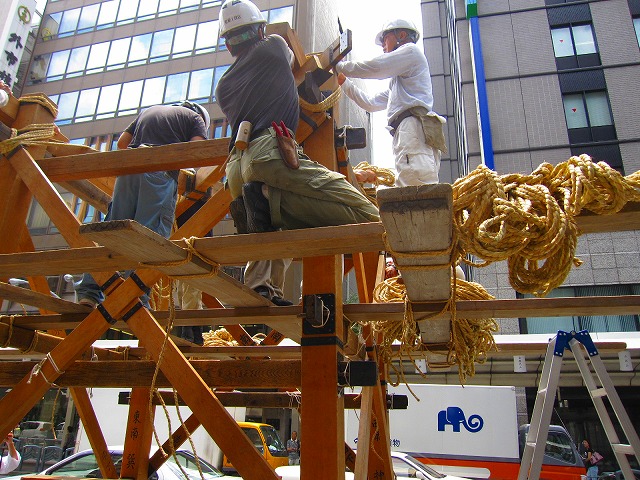2012祇園祭①鉾立て・準備_e0237645_1163953.jpg