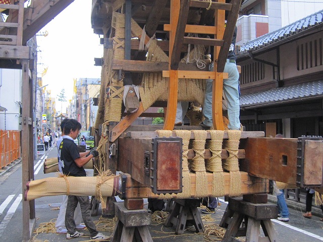 2012祇園祭①鉾立て・準備_e0237645_1173890.jpg