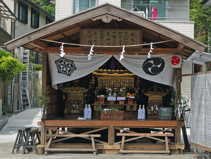 12年の山ノ内八雲神社例大祭、神輿渡御は22日正午から_c0014967_11214711.jpg