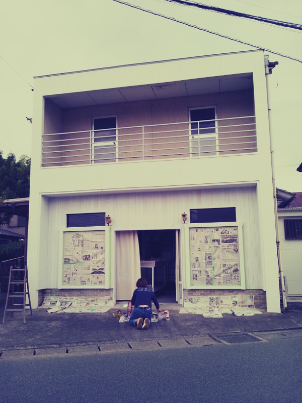 窓枠塗りとカフェニドさん_c0246783_23211529.jpg