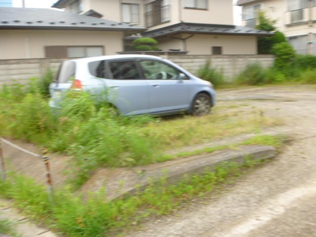 駐車場除草作業_c0186441_21225042.jpg