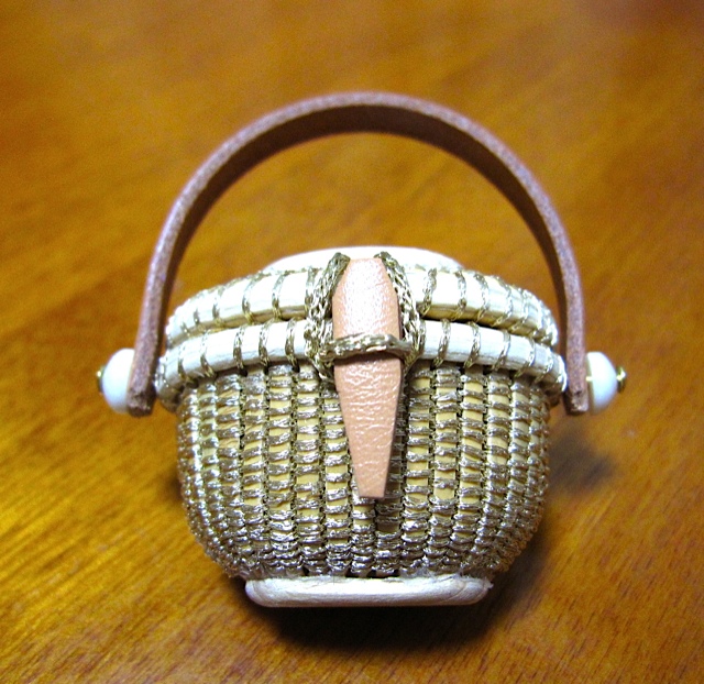 Golden Miniature Basket_f0197215_2133107.jpg