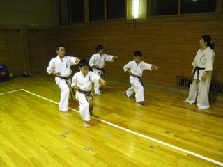 土曜は空手 今日も頑張りました~_c0118332_2215449.jpg