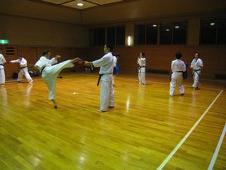 土曜は空手 今日も頑張りました~_c0118332_22161113.jpg