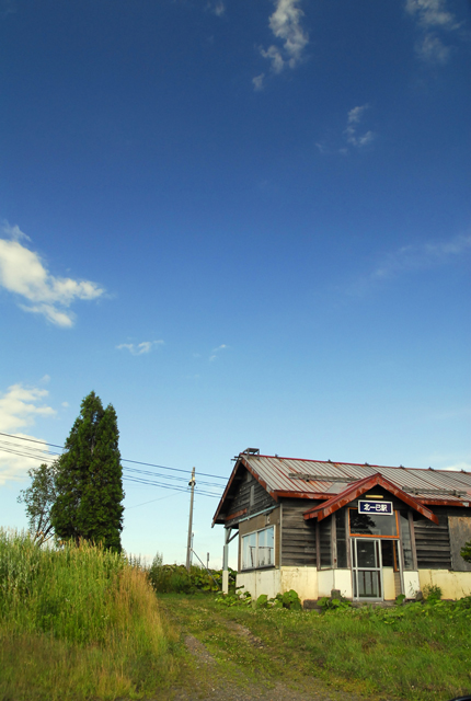 青空と駅舎_d0138157_210343.jpg